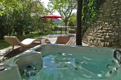 Image de Gite design 4* avec jardin, piscine et jacuzzi privé