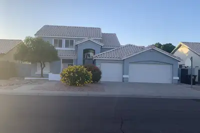 Image de * Réduction de mars! 2500 $ / semaine, ! *<br>Jolie maison! 2 miles Complexe sportif de Peoria