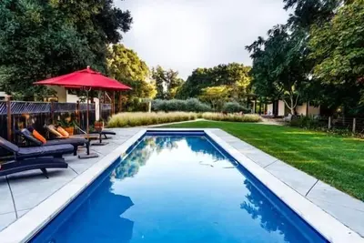 Image de Maison de campagne contemporaine sur 8 acres, entourée de vignobles