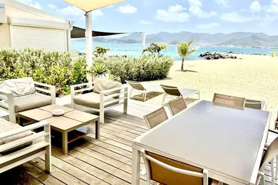 Condo de luxe en bord de mer sur la plage, vue sur la mer et jardin tropical