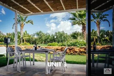 Image de Appartement moderne avec piscine, jardin, connexion Wi-Fi, terrasse barbecue A\/C