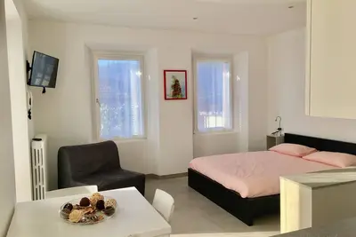 Image de Maison Cesira avec grand jardin sur le lac d'Orta