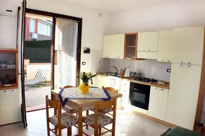Image de Storey chalet avec jardin, parking et terrasse couverte double