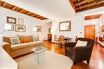 Diana-Spanish Steps · Updated Historical Apartment