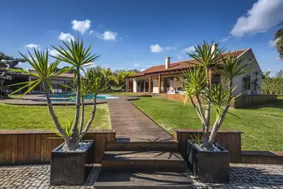 Image de Luxueuse villa design avec piscine privée à proximité de Sesimbra
