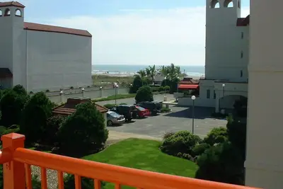 Image de Condo Ocean View Belle Diamond Beach - Étapes de la plage!