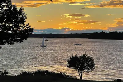Image de Location de chalets d'été avec vue sur l'océan et amarrage de bateau sur l'île Great Diamond
