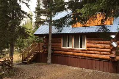 Image de Log Cabin W Loft Chambre, privé privé Bath House et Boat House