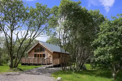 Image de Charmante cabane en rondins avec des sacs de caractère.