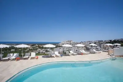 Image de Piscine vue mer, centre historique d'Ostuni à 700m, pour familles, plages à 8km.