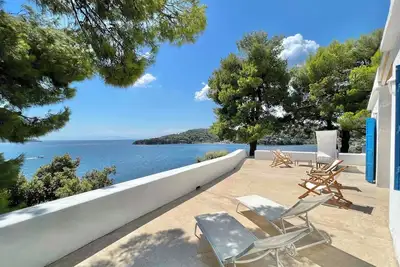 Image de Villa en bord de mer avec plage de sable semi-privée