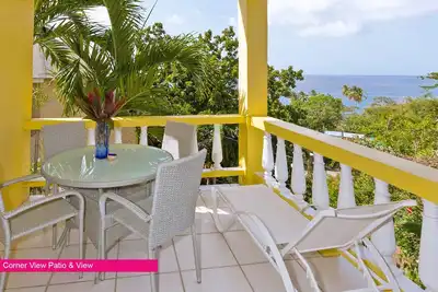 Image de Vue d'angle, avec terrasse privée avec vue sur la mer et cuisine complète
