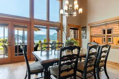 Image de Belle propriété au bord du lac Shuswap - 10 personnes!