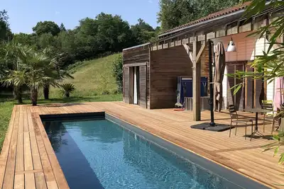Image de Maison d'architecte en bois, piscine, écrin de verdure, plages à pied