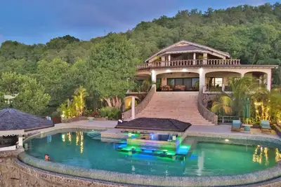 Image de Tropical Hideaway Penthouse Suite - Vue impressionnante - 5 * Logement