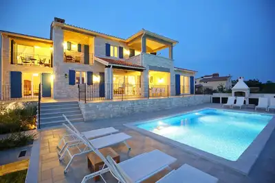 Villa Babudri avec jacuzzi, piscine chauffée, barbecue, vue sur la mer et chef privé