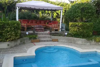 Image de petit paradis, villa piscine, Plage et prom Nice, 400m, campagne en centre vill