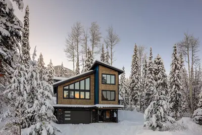 Image de Golden's Blue Heron, une nouvelle maison située à Kicking Horse Mountain Resort