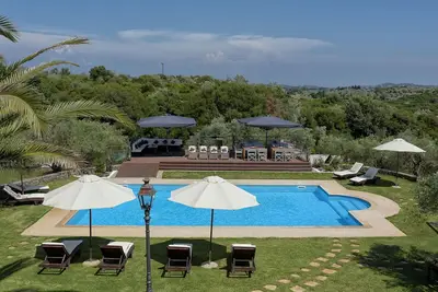 Image de Villa Privilège avec court de tennis et piscine chauffée extérieure et intérieure (8 personnes)