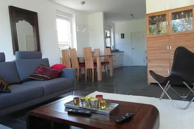 Image de 5 Star New 2014 avec jardin pour un maximum de 5 personnes, très individuel