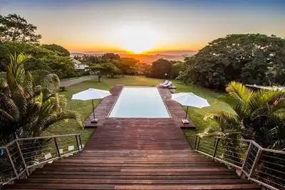 Image de Grande villa magnifique près de la plage avec piscine Rimflow piscine à Mtunzini