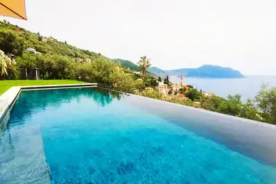 Villa PRIVÉE avec vue mer, piscine, jardin, double parking