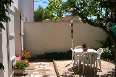 Image de 2 pièces &Jardin Privé dans villa, Plage à pied, Parking sécurisé