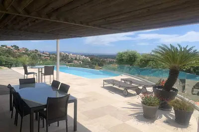 Image de Villa maison contemporaine Piscine vue mer face à Porquerolles et ses plages