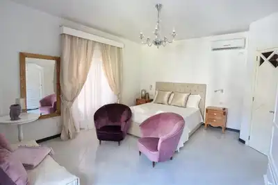 Image de Appartement Unique, Lumineux et Parfaitement Meublé Avec Balcon sur la Piazza Duom