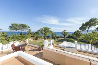 Image de Grande belle villa avec piscine en bord de mer pour 10 personnes