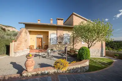 Image de villa privée avec piscine située dans le village de Iano, près de Montaione