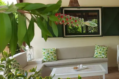 Image de Villa En Campagne Immergee Dans Le Vert Sur 2 Niveaux. Grande Veranda EXTÉRIEURE