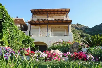 Profitez d'une vue imprenable depuis votre balcon privé donnant sur la baie