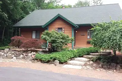 Image de Maison privée sur vingt hectares boisés.