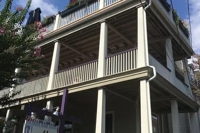 Image de Cozy 2 Br Apt dans le centre historique de Cape May, 1/2 pâté de maisons de la plage et du centre commercial