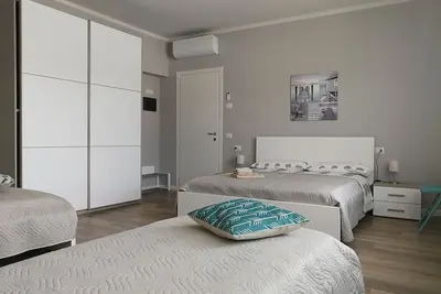 Image de Appartement Avec Balcon Et Jardin PRIVÉ Dans Une Villa De Deux Familles