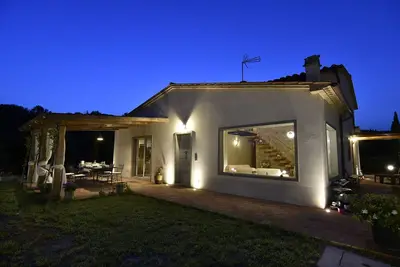 Dimora Toscana est un lieu entouré de verdure