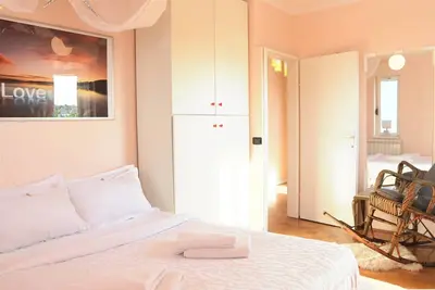 Excellent emplacement, vue exceptionnelle, connexion Wi-Fi, garage, 5 personnes