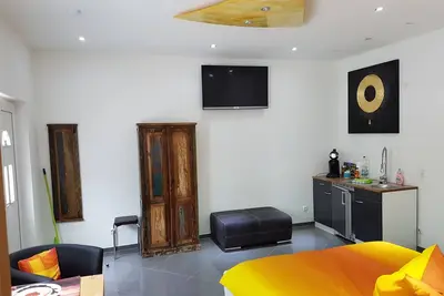 Image de Moderne appartement meublé avec des sièges confortables