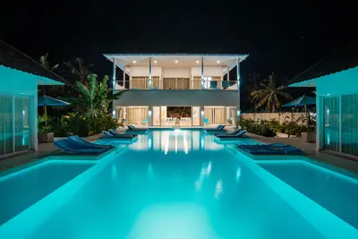 Image de New : villa 4* -front de mer-500m2-14-18- pers. -Piscine 20x10- Gili Trawangan