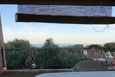 Image de Appartement de deux pièces entouré d'oliviers avec piscine et vue mer