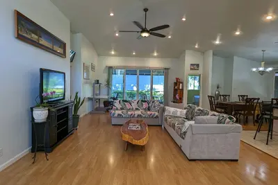 Image de Détendez-vous et rembobinez dans cette spacieuse 3bd / 3bath