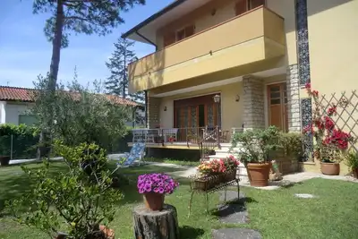 Image de Villa Gloria, jardin et grande terrasse à 300m de la mer