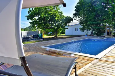 Image de Villa avec piscine et grand jardin ombragé, à 100 m la plage Petit Macabou