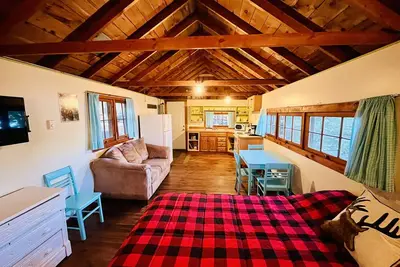 Image de Unique 1940 Lakeside Studio! Paisible et privé >> Plage * Gratuit Resort Amenities!