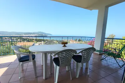 Vue imprenable sur le golfe d'Agropoli avec vue jusqu'à l'île de Capri.