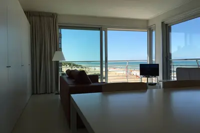 Image de Lumineux, appartement moderne avec vue sur la mer
