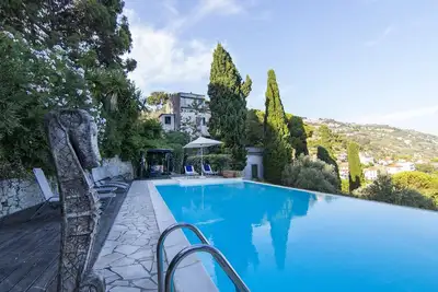 Villa historique avec vue mer et piscine