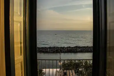 La Titina: Une vue de rêve sur la mer et la marina