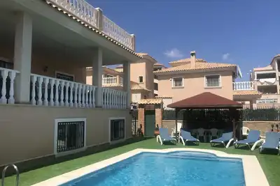 Image de Grande villa individuelle dans un endroit paisible - Emplacement familial parfait
